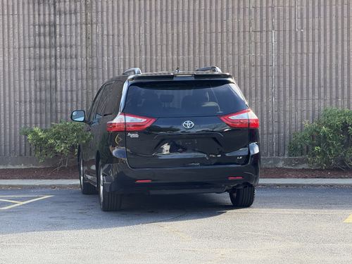 2018 Toyota Sienna — photo 9