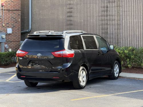 2018 Toyota Sienna — photo 11