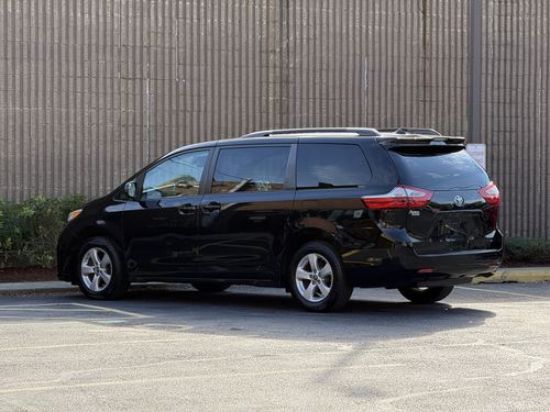 2018 Toyota Sienna — photo 8