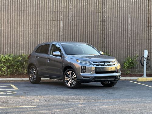 2024 Mitsubishi Outlander — photo 2