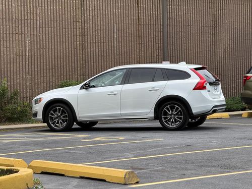2018 Volvo V60 T5 — photo 11