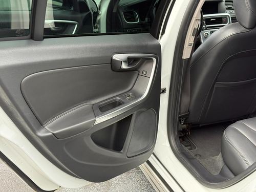 2018 Volvo V60 T5 — photo 22
