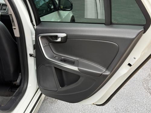 2018 Volvo V60 T5 — photo 25