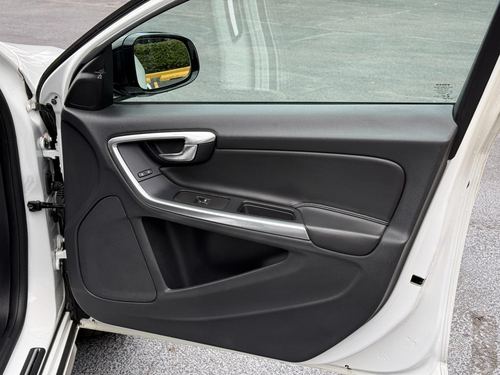 2018 Volvo V60 T5 — photo 32
